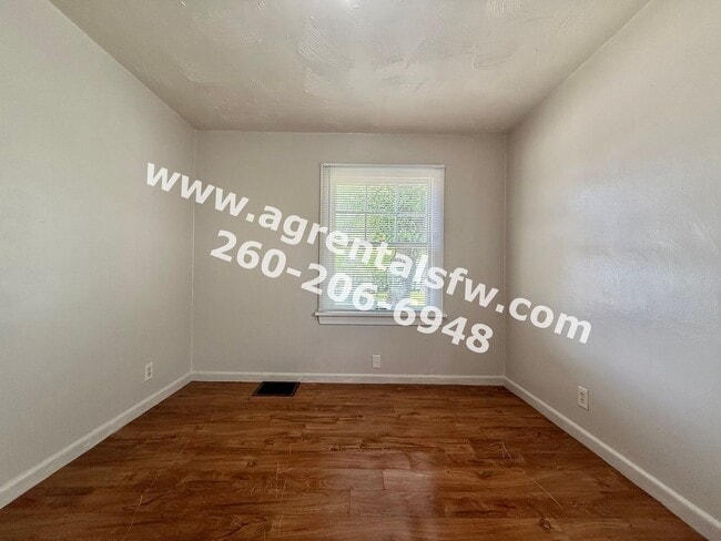 Building Photo - 2 Bedroom House- Section 8 OK!