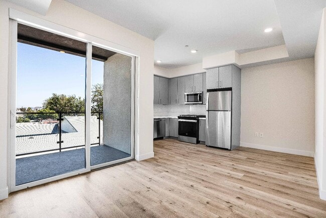 Primary Photo - 3308 Mentone Ave