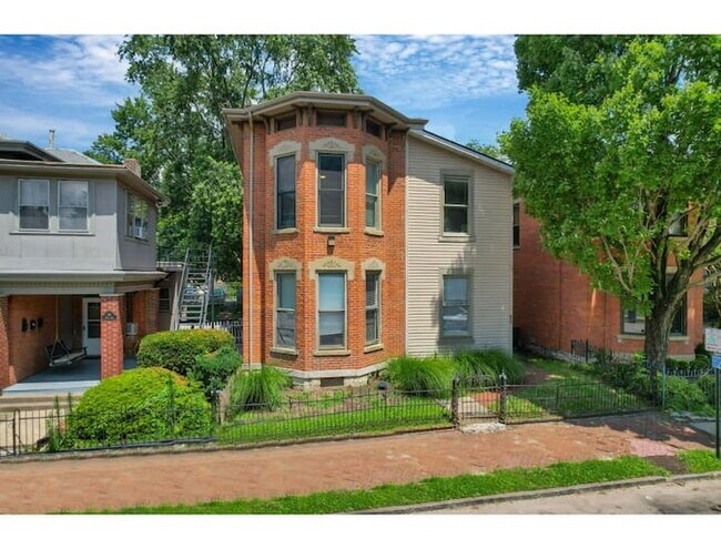 Building Photo - The Artist's Apt. | 2BR | Short North | +Parking