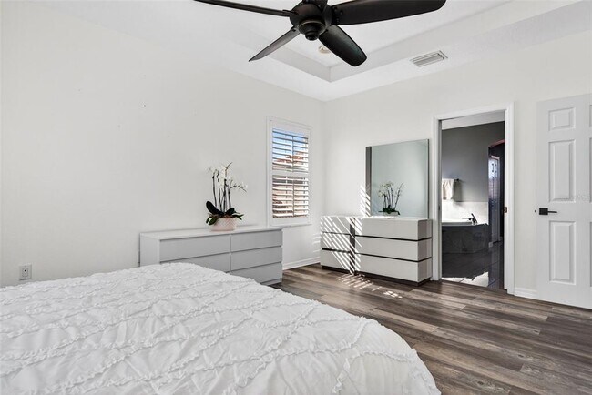 Building Photo - 8111 Santa Rosa Ct