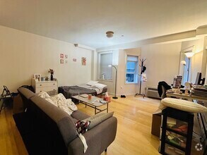 Building Photo - 461 Park Dr