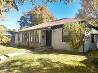 Building Photo - Ciri600 (Duplex) ***