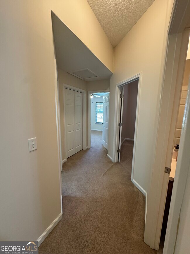 Building Photo - 607 Victorias Cir