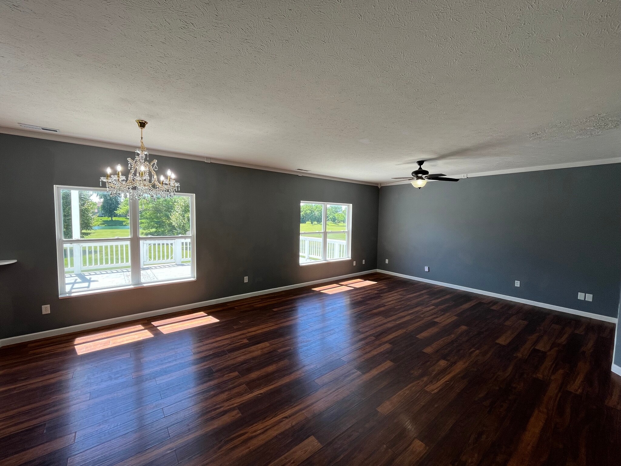 Building Photo - 3873 Crest Point Dr