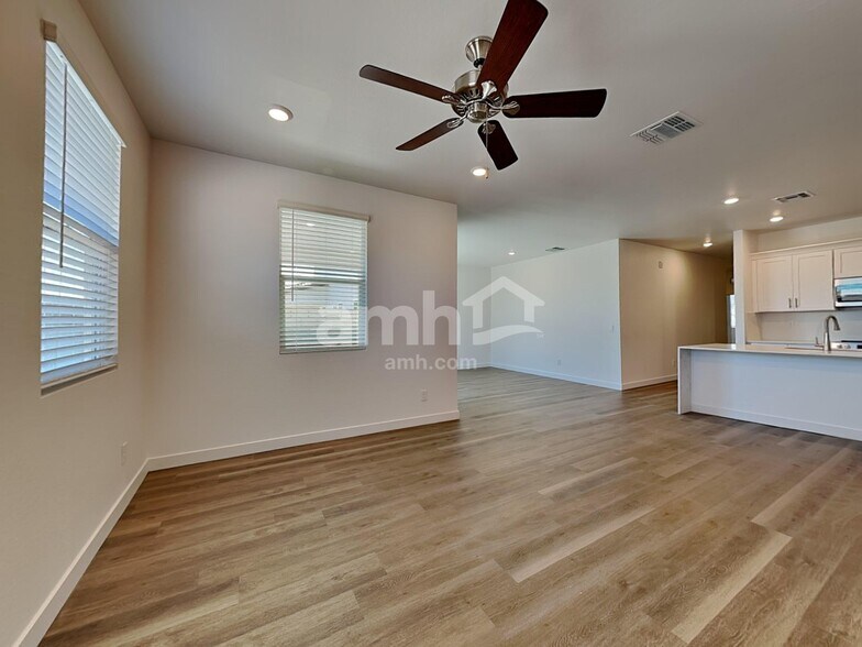 Building Photo - 20177 W Thomas Rd