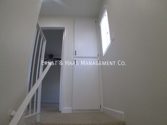 Building Photo - Beautiful Two Story Townhouse in the Heart...