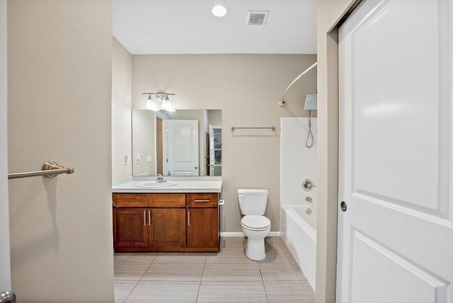 Building Photo - Spacious Spanaway Home w/ A/C & 5 Bedrooms...