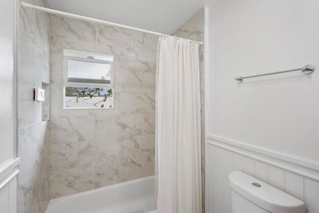 Building Photo - Charming 3 Bedroom, 2 Bath Craftsman Home ...