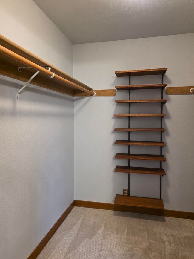 Building Photo - 4 Bedroom Poulsbo Home