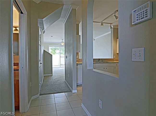 Building Photo - 3647 Pine Oak Cir