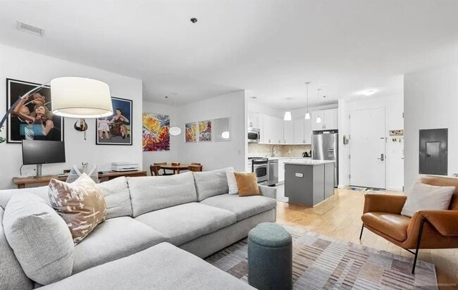 Building Photo - 25 McWilliams Pl