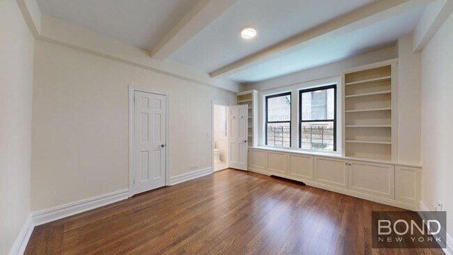 Building Photo - 111 E 80th St