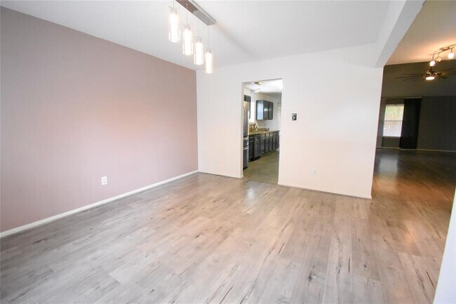 Building Photo - 10942 Heather Trail Dr