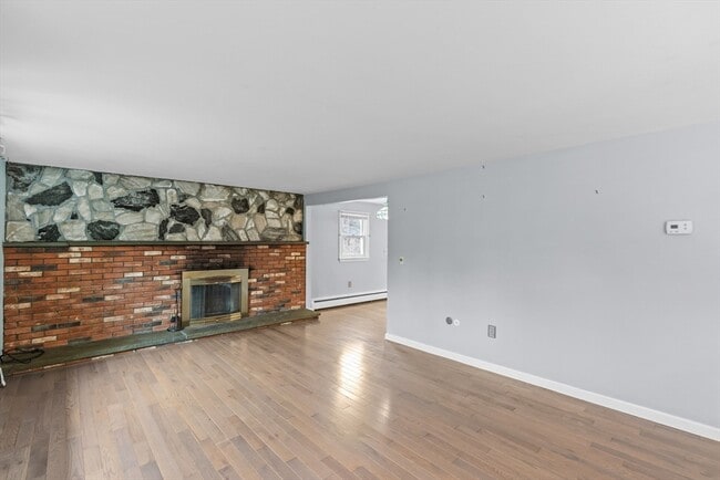 Building Photo - 323 Flagg St