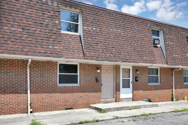 Building Photo - 53 Neil St