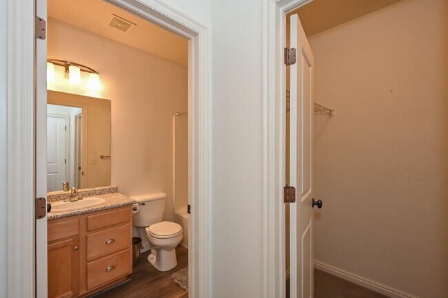 Building Photo - Stunning Row End Townhome In Excellent Loc...