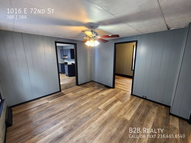 Building Photo - 1016 E 72nd St