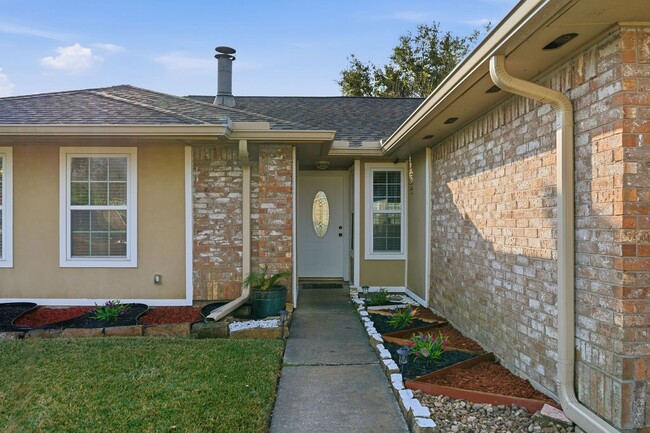 Building Photo - 2805 Pickett Dr