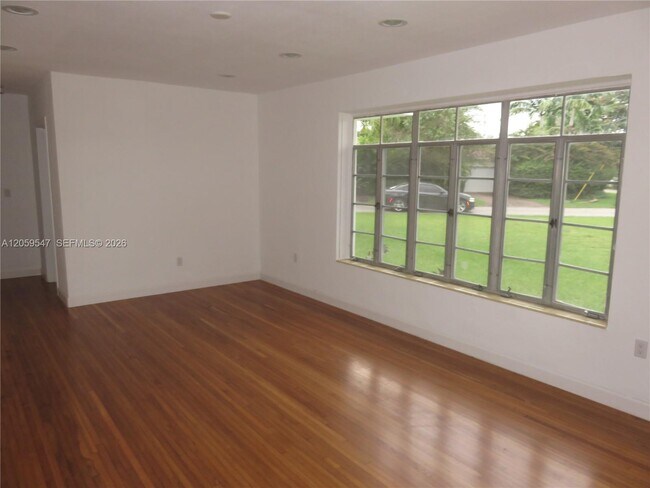 Building Photo - 5801 SW 28th St