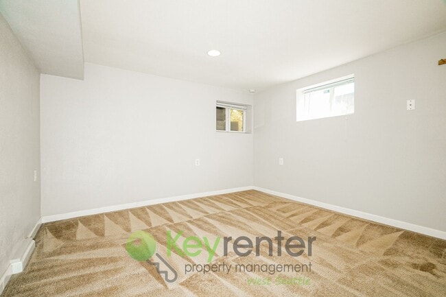 Building Photo - Spacious 4-Bedroom Seattle Home with Bonus...