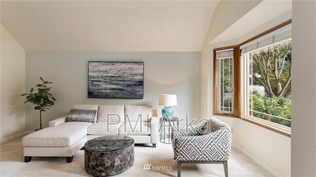 Building Photo - 23960 SE 42nd Pl