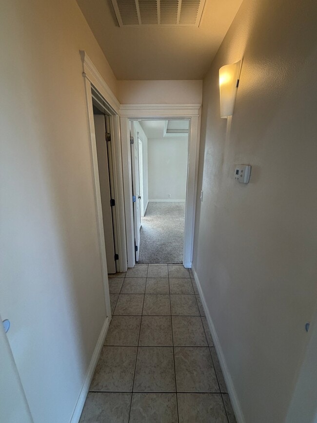 Building Photo - 435 NE Greystone Loop