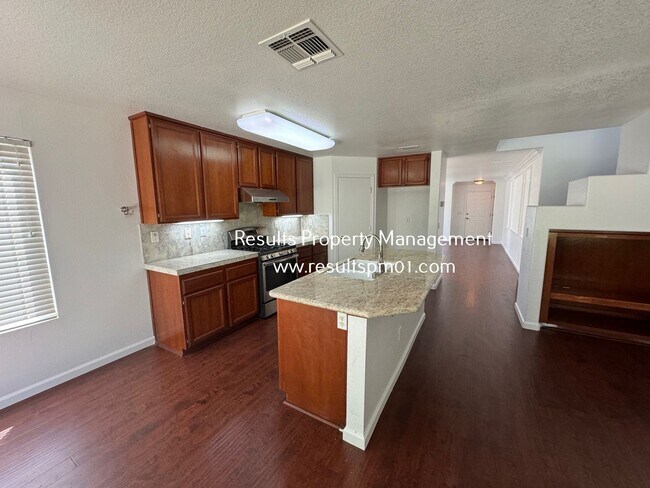 Building Photo - Roseville 4 Bedroom Beauty with Bonus Room!