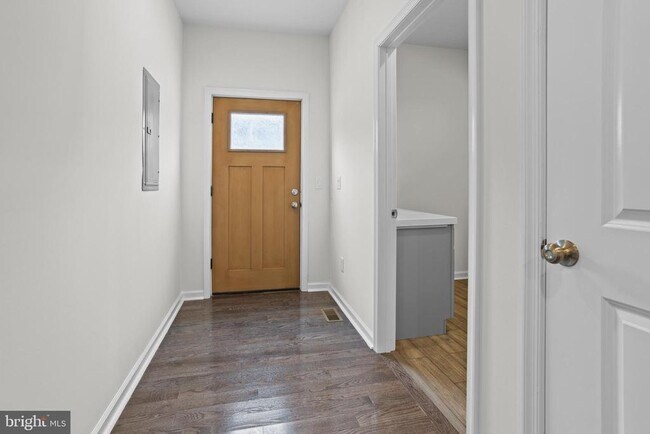 Building Photo - 819 11th Ave