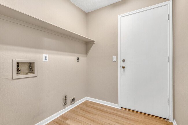 Building Photo - 5635 Sage Manor Dr