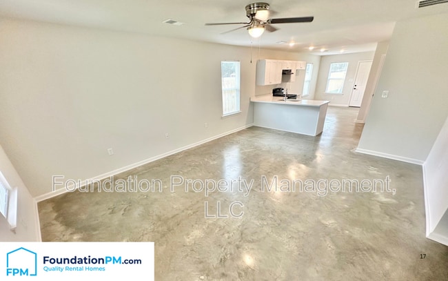 Building Photo - 2500 E Tyler Ave