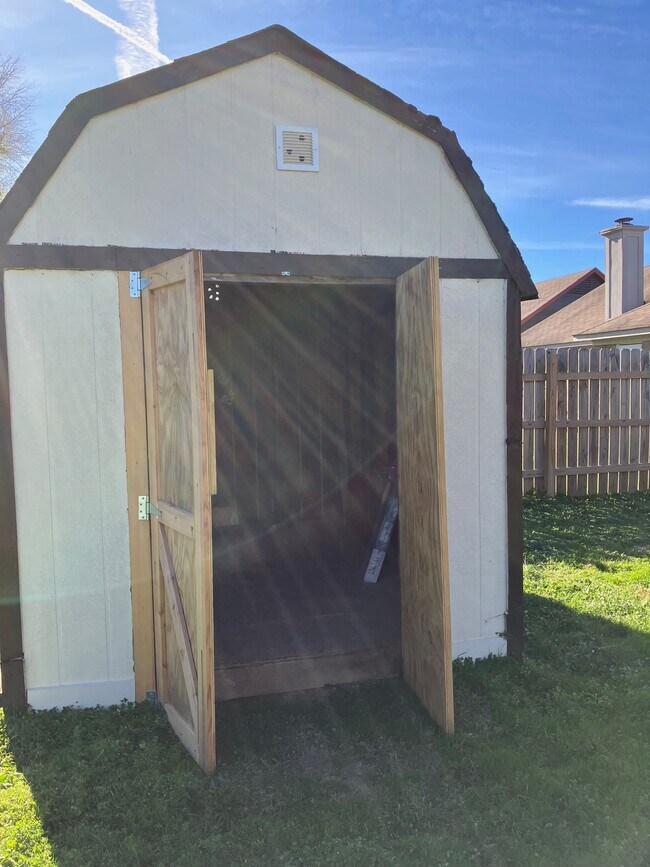 Building Photo - 7054 Foxhall Dr