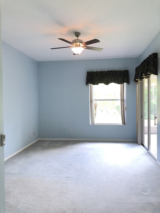 Building Photo - Beautiful Home with Water View in Eastwood!