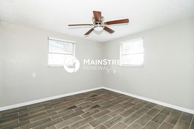 Building Photo - 3 Bedroom Pet-Friendly Home in Port Richey, FL with Main Street Renewal