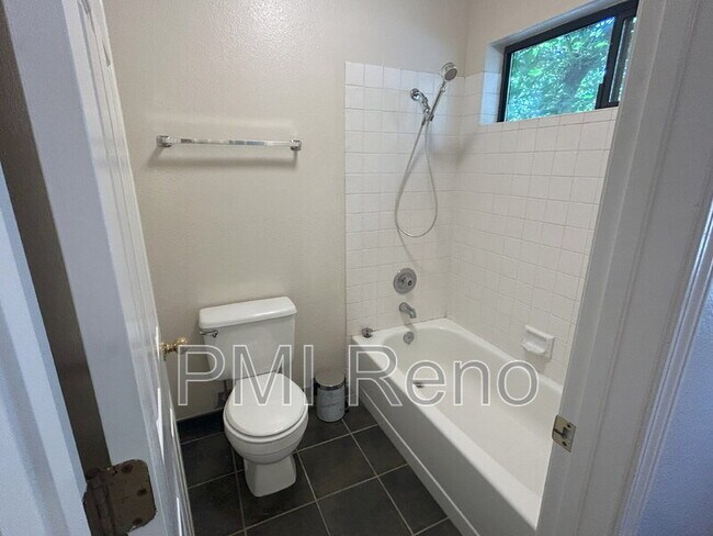 Building Photo - 1106 Happy Valley Ct