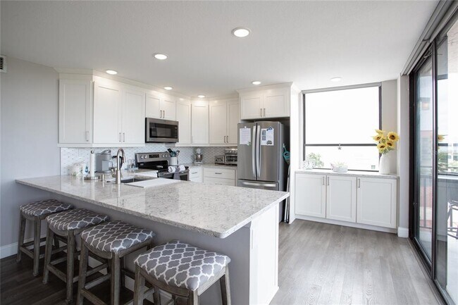 Building Photo - 6210 Sun Blvd