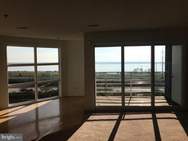 Building Photo - 5215 Le Parc Dr