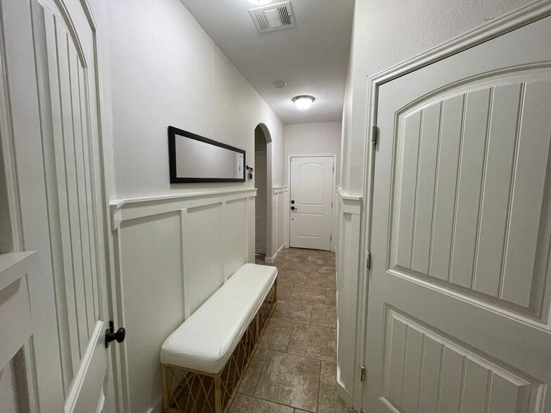 Foyer - 1330 Plaza Lake Dr