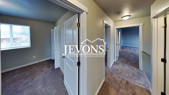 Building Photo - $500 Off on the First Month!! Enchanting 2020-built single-family home in Yakima