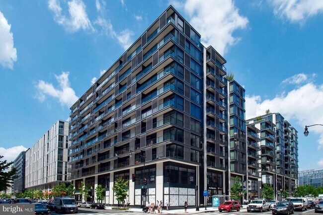 Building Photo - 925 H St NW