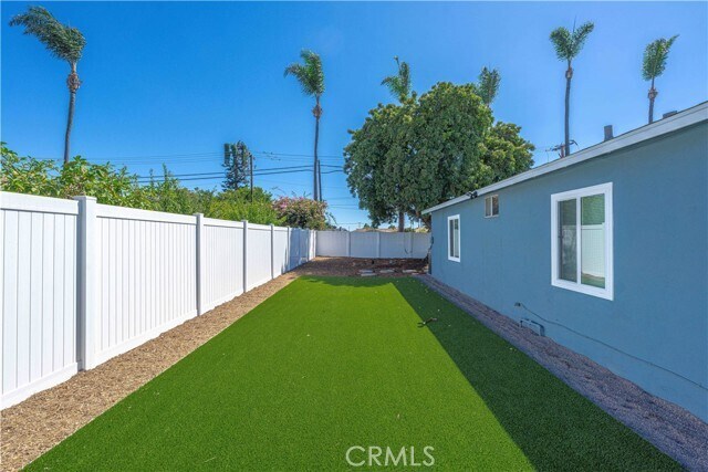 Building Photo - 4301 W Lilac Ave