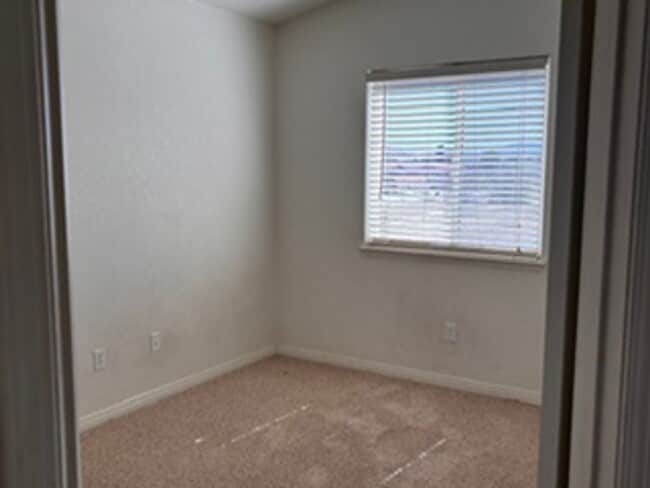 Building Photo - Charming 2-Story Home in a Convenient Tehachapi Location