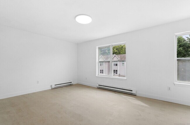 Building Photo - 62 Chestnut St