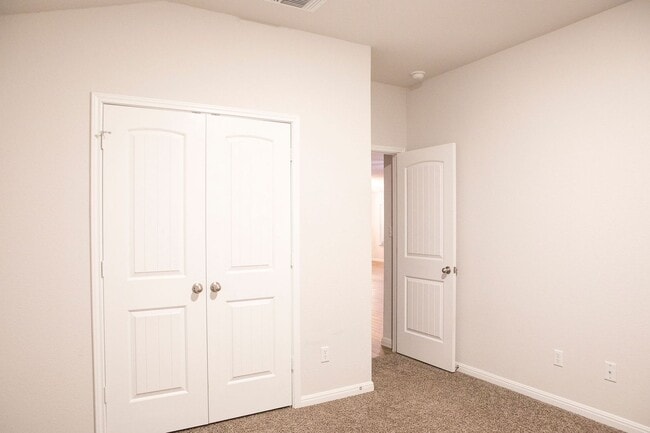 Building Photo - 3/2 Gorgeous Brick Home