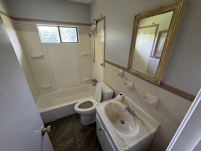 Building Photo - 3554 Venable Rd
