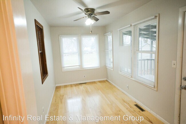Building Photo - 3 br, 1.5 bath House - 1106 9th Ave SW