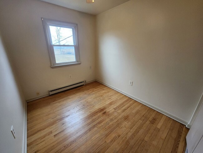 Building Photo - 6233 Mountain View Dr