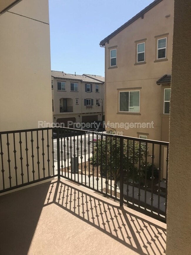 Building Photo - 581 Pioneer St