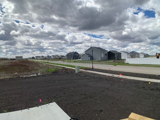 Building Photo - 3 Bed 2.5 Bath Single Family Home