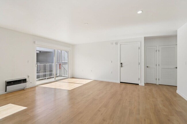 Building Photo - 1422 Tamarind Ave