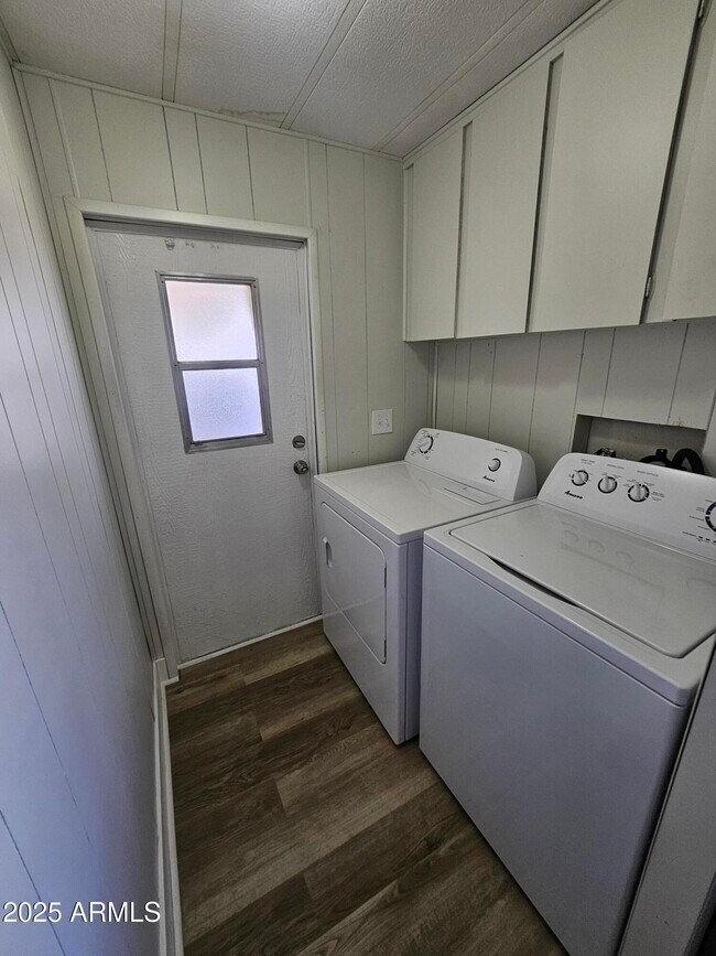 Building Photo - 1113 W Corinthian Cir